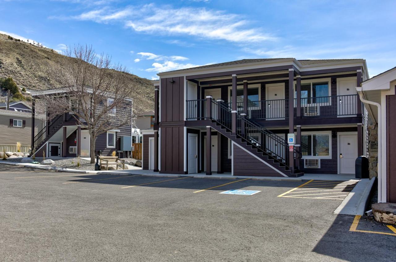 Roosevelt Hotel - Yellowstone Гардинър Екстериор снимка